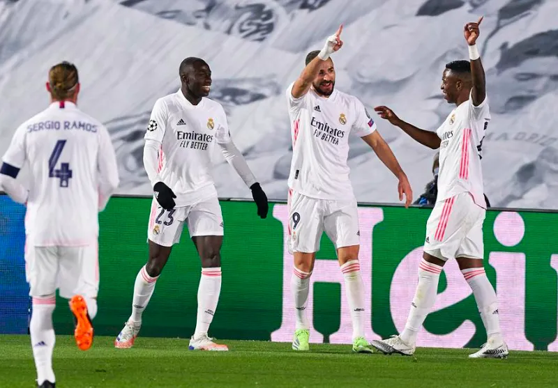 Real Madrid 2-0 Mgladbach: Cú đúp của Benzema - Ảnh 2. Real Madrid 2-0 Mgladbach: Cú đúp của Benzema - Ảnh 2.