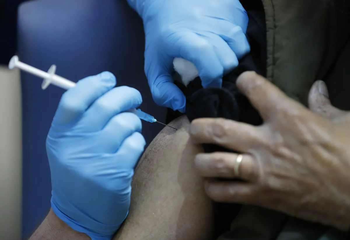 Người dân Mỹ ngày càng kén cá chọn canh với vaccine COVID-19 - Ảnh 2.