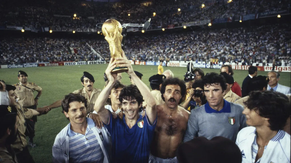 Huyền thoại bóng đá Italia, Paolo Rossi qua đời ở tuổi 64 - Ảnh 1. Huyền thoại bóng đá Italia, Paolo Rossi qua đời ở tuổi 64 - Ảnh 1.