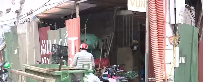 Vì sao có những căn nhà mặt phố mỏng đến lạ kỳ trên đường Trường Chinh? - Ảnh 3.