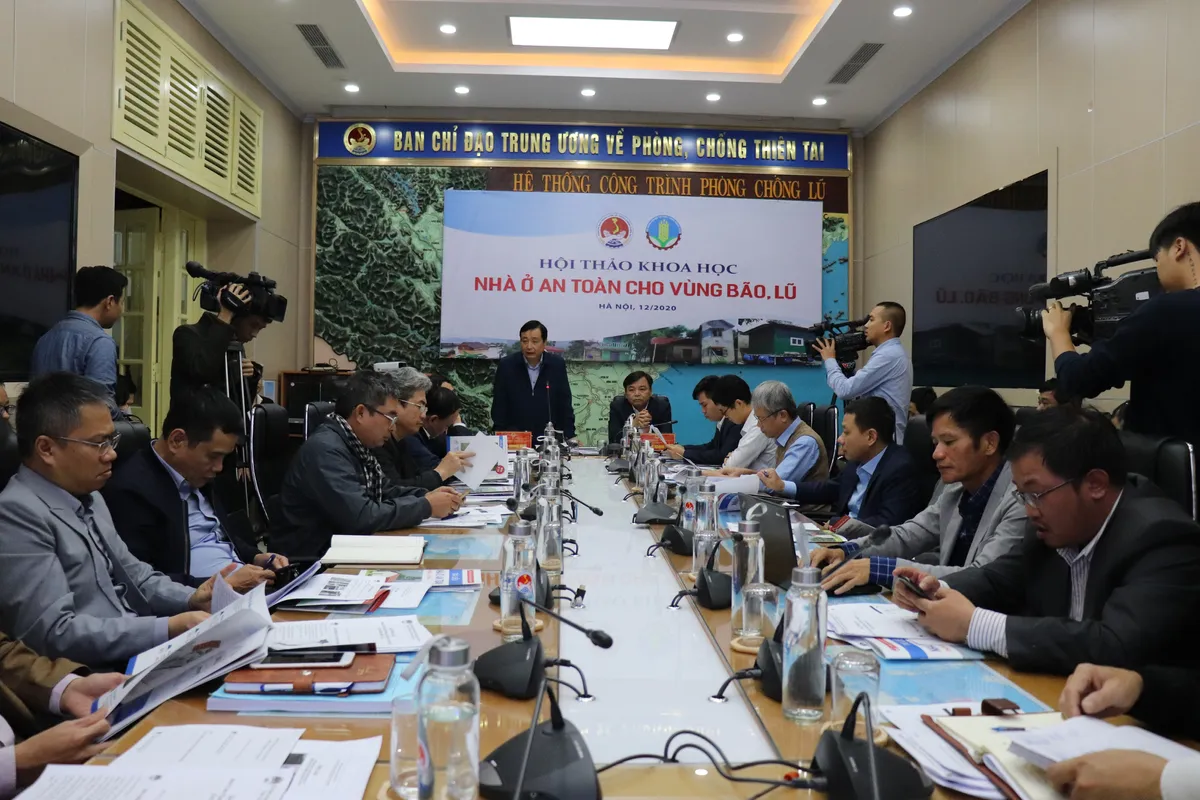 Nhà ở an toàn cho đồng bào vùng bão, lũ - Ảnh 1.