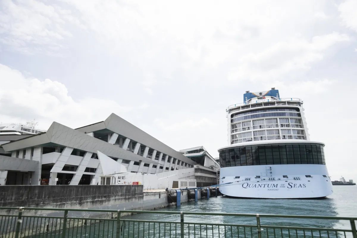 Phát hiện ca mắc COVID-19 trên siêu du thuyền Royal Caribbean ở Singapore - Ảnh 2.