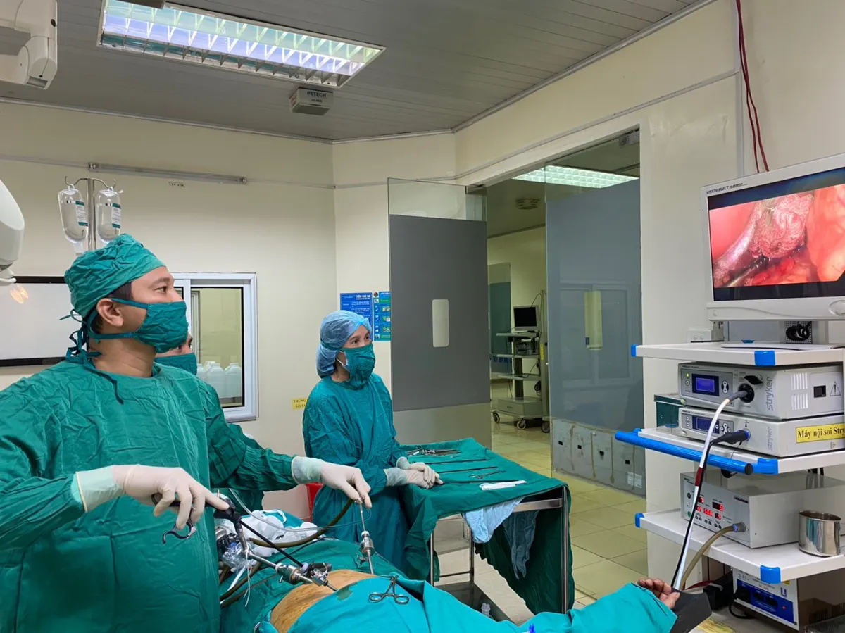 Tăm tre đi lạc từ tá tràng qua gan - Ảnh 1. Tăm tre đi lạc từ tá tràng qua gan - Ảnh 1.