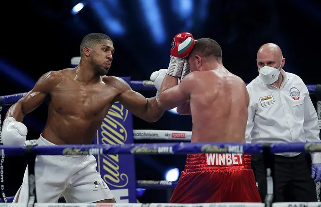 Anthony Joshua thắng knock-out Kubrat Pulev ở hiệp 9 - Ảnh 1. Anthony Joshua thắng knock-out Kubrat Pulev ở hiệp 9 - Ảnh 1.