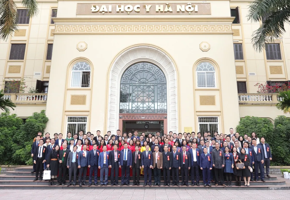 40 năm giảng dạy, đào tạo nguồn nhân lực cho chuyên ngành ung thư trên toàn quốc - Ảnh 2. 40 năm giảng dạy, đào tạo nguồn nhân lực cho chuyên ngành ung thư trên toàn quốc - Ảnh 2.