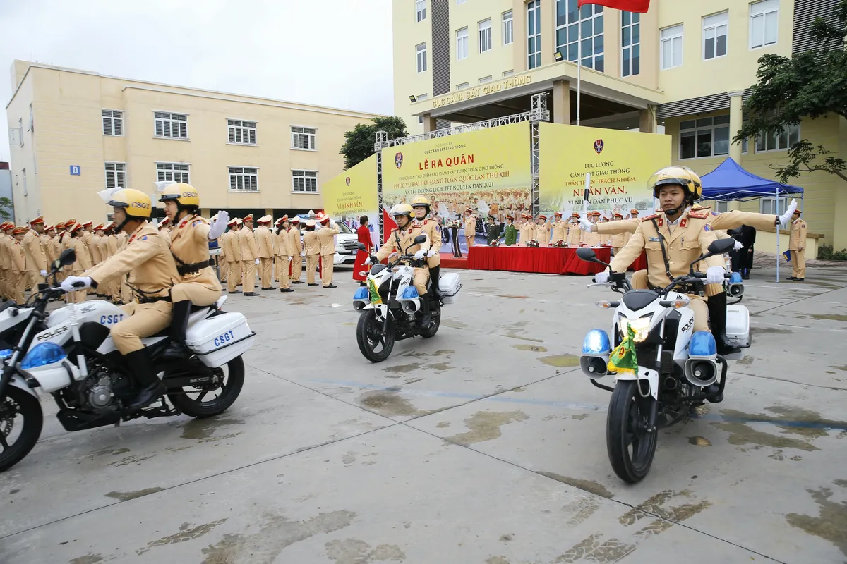 [Ảnh] CSGT ra quân bảo đảm trật tự, an toàn giao thông phục vụ bảo vệ Đại hội XIII của Đảng - Ảnh 11.