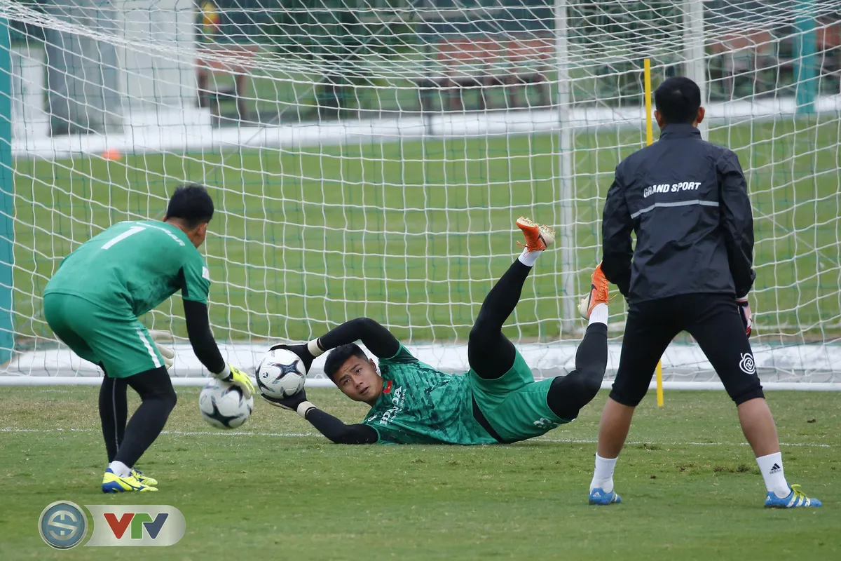ẢNH: Quang Hải trở lại tập luyện, tin vui cho ĐT Việt Nam - Ảnh 9. ẢNH: Quang Hải trở lại tập luyện, tin vui cho ĐT Việt Nam - Ảnh 9.