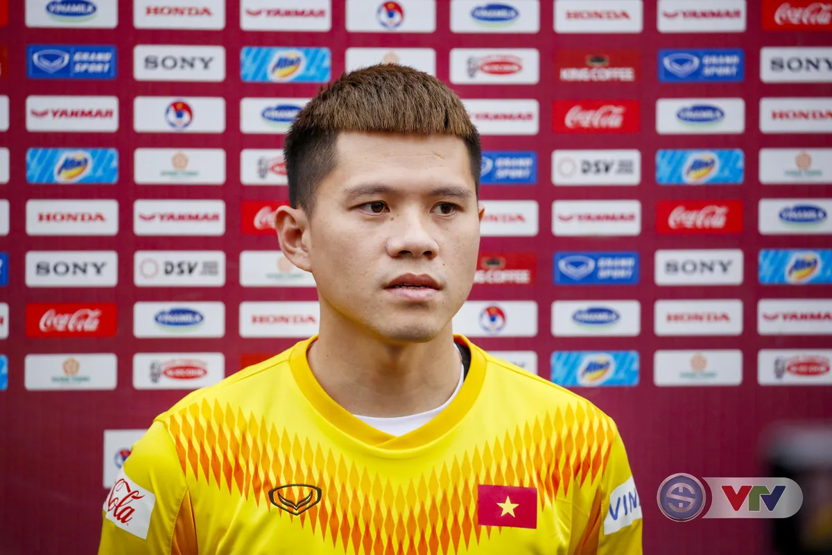 Dương Thanh Hào bỡ ngỡ trong vị trí mới tại ĐT Việt Nam - Ảnh 1. Dương Thanh Hào bỡ ngỡ trong vị trí mới tại ĐT Việt Nam - Ảnh 1.