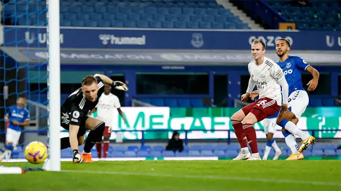 Everton 2-1 Arsenal: Pháo thủ chìm sâu trong khủng hoảng - Ảnh 2. Everton 2-1 Arsenal: Pháo thủ chìm sâu trong khủng hoảng - Ảnh 2.