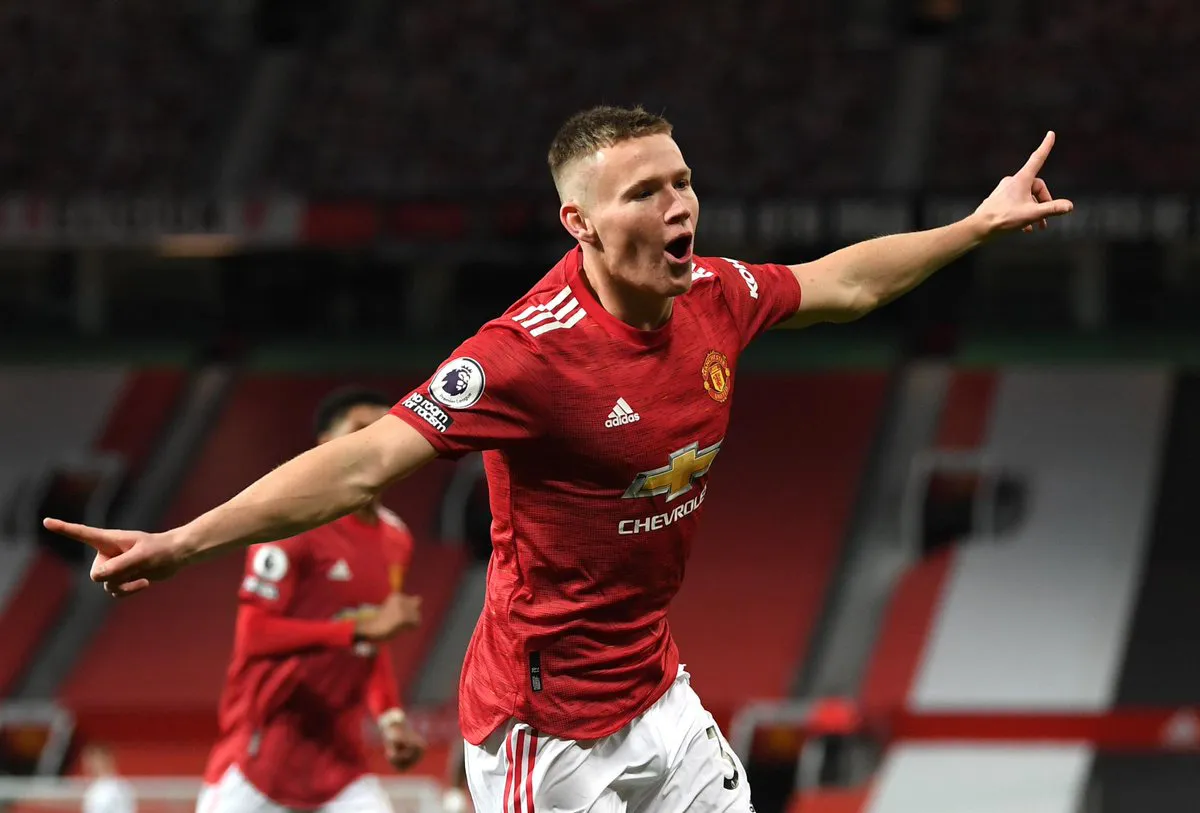 Man Utd 6-2 Leeds United: Mưa bàn thắng ở Old Trafford, Man Utd áp sát top đầu - Ảnh 1. Man Utd 6-2 Leeds United: Mưa bàn thắng ở Old Trafford, Man Utd áp sát top đầu - Ảnh 1.