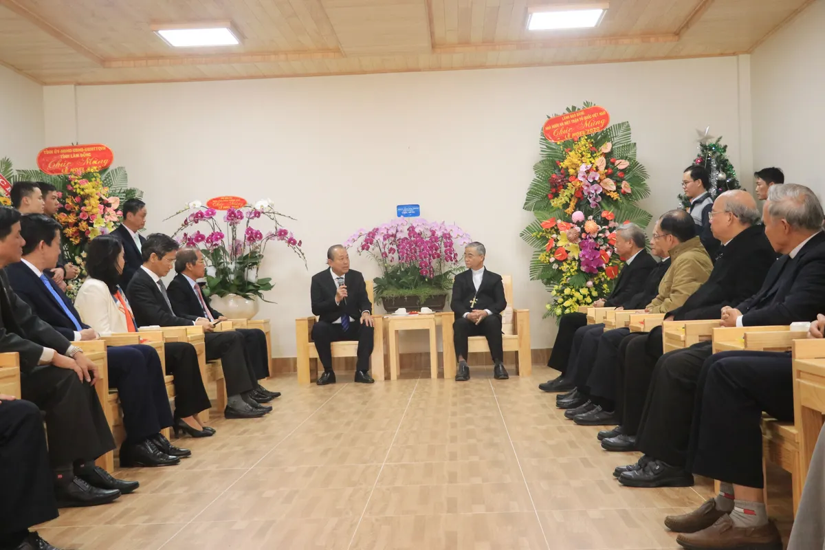 Phó Thủ tướng Trương Hòa Bình chúc mừng Giáng sinh tại Lâm Đồng - Ảnh 1. Phó Thủ tướng Trương Hòa Bình chúc mừng Giáng sinh tại Lâm Đồng - Ảnh 1.