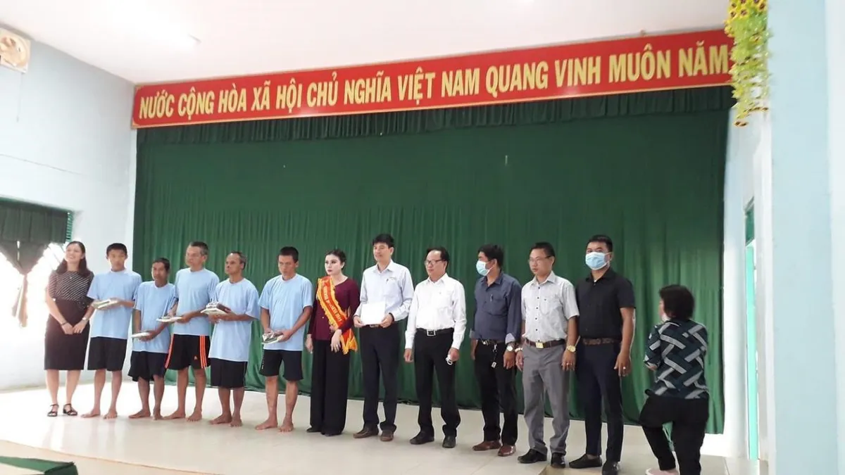 Hoa hậu Nguyễn Thị Diệu Thúy với hành trình thiện nguyện tại Bình Phước - Ảnh 3.