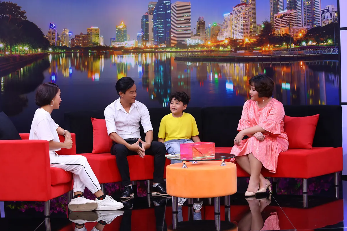 Ốc Thanh V&acirc;n bất ngờ c&acirc;u chuyện cậu nh&oacute;c 7 tuổi được ba mẹ d&ugrave;ng tiền l&agrave;m ch&iacute;nh s&aacute;ch gi&aacute;o dục - Ảnh 2.