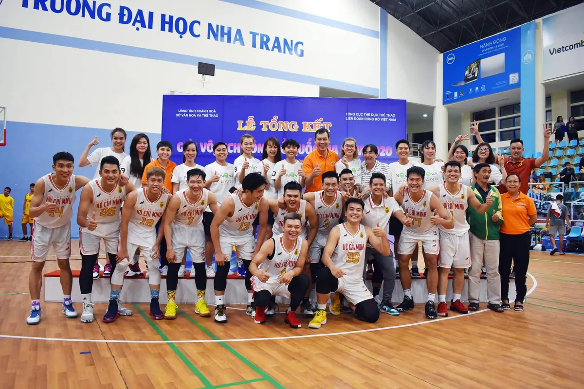 TP. Hồ Chí Minh giành HCV nội dung nam giải bóng rổ VĐQG 2020 - Ảnh 3. TP. Hồ Chí Minh giành HCV nội dung nam giải bóng rổ VĐQG 2020 - Ảnh 3.