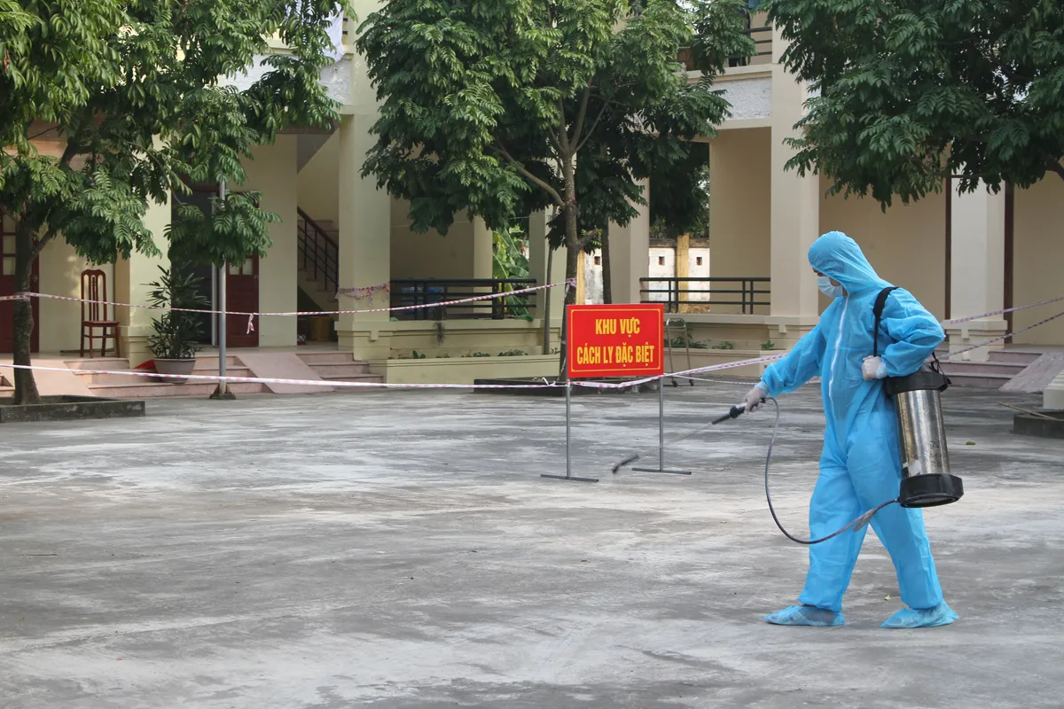 Bộ trưởng Nguyễn Chí Dũng: Việc mở cửa trở lại phải xem xét rất thận trọng - Ảnh 1. Bộ trưởng Nguyễn Chí Dũng: Việc mở cửa trở lại phải xem xét rất thận trọng - Ảnh 1.