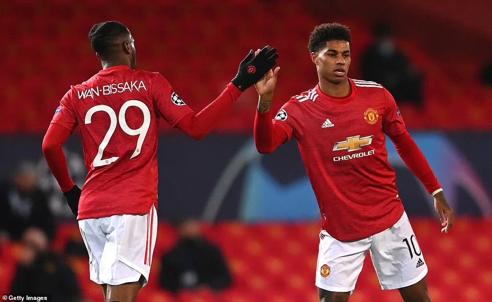 Man Utd 1-3 PSG: Neymar lập cú đúp, Fred nhận thẻ đỏ! - Ảnh 2. Man Utd 1-3 PSG: Neymar lập cú đúp, Fred nhận thẻ đỏ! - Ảnh 2.