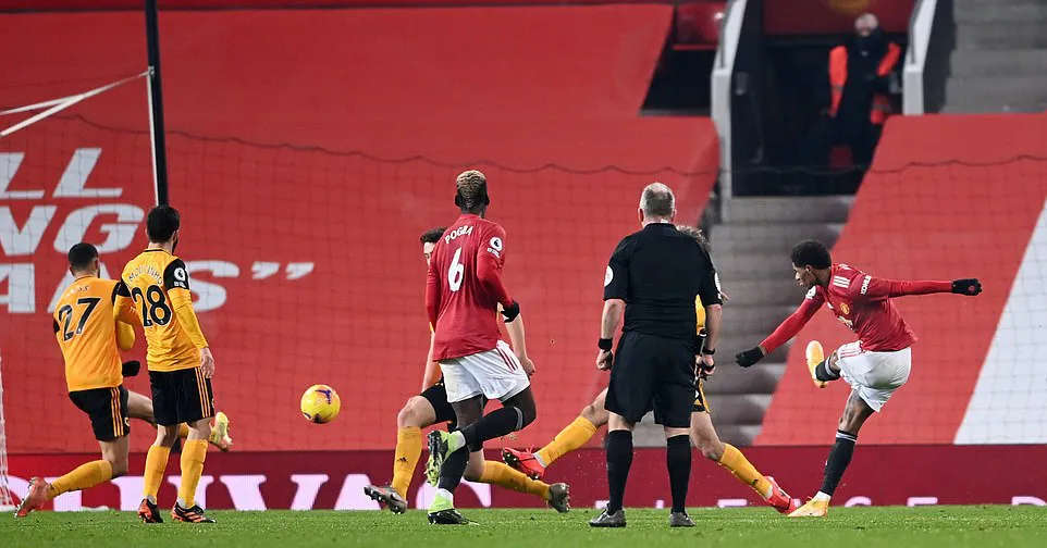 Man Utd 1-0 Wolverhampton: Vỡ òa phút bù giờ, Quỷ đỏ áp sát ngôi đầu - Ảnh 2. Man Utd 1-0 Wolverhampton: Vỡ òa phút bù giờ, Quỷ đỏ áp sát ngôi đầu - Ảnh 2.