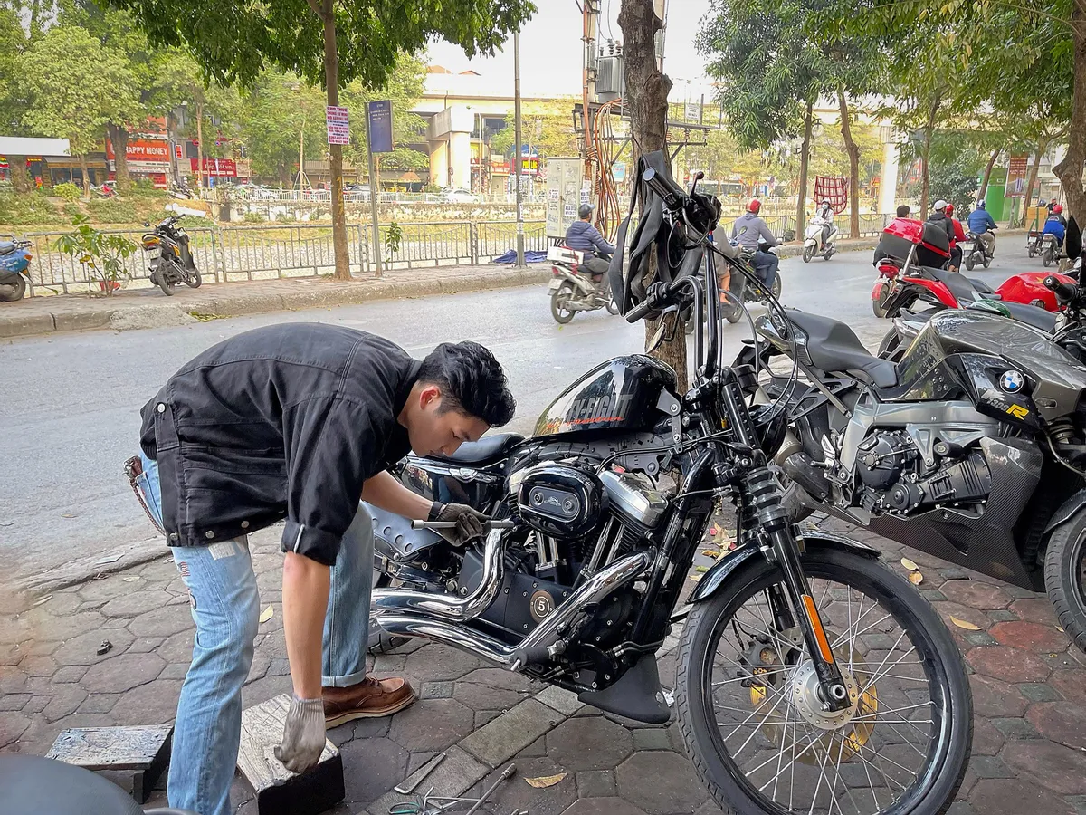 Diễn viên Việt ngày cuối năm: Quỳnh Kool tình tứ ôm Hà Việt Dũng, Vân Dung khoe thời trang đèn giao thông - Ảnh 11.