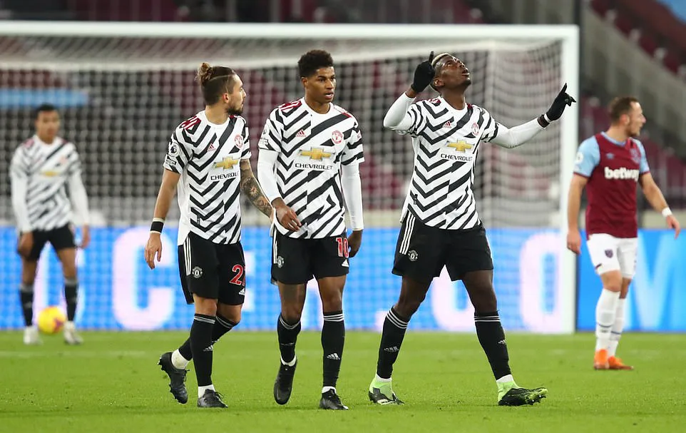 West Ham 1-3 Man Utd: Ngược dòng đỉnh cao, hiên ngang top 4 (Vòng 11 Ngoại hạng Anh) - Ảnh 2. West Ham 1-3 Man Utd: Ngược dòng đỉnh cao, hiên ngang top 4 (Vòng 11 Ngoại hạng Anh) - Ảnh 2.