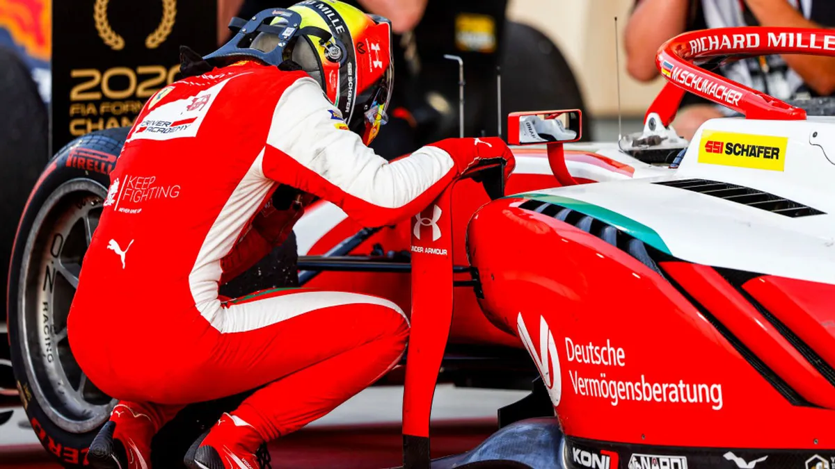 Con trai Michael Schumacher vô địch Formula 2 mùa giải 2020 - Ảnh 2. Con trai Michael Schumacher vô địch Formula 2 mùa giải 2020 - Ảnh 2.