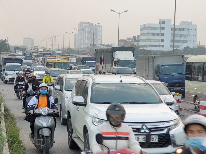 Đường Vành đai 4 “nằm trên giấy”, Vành đai 3 oằn mình chịu cảnh ùn tắc liên miên - Ảnh 1.