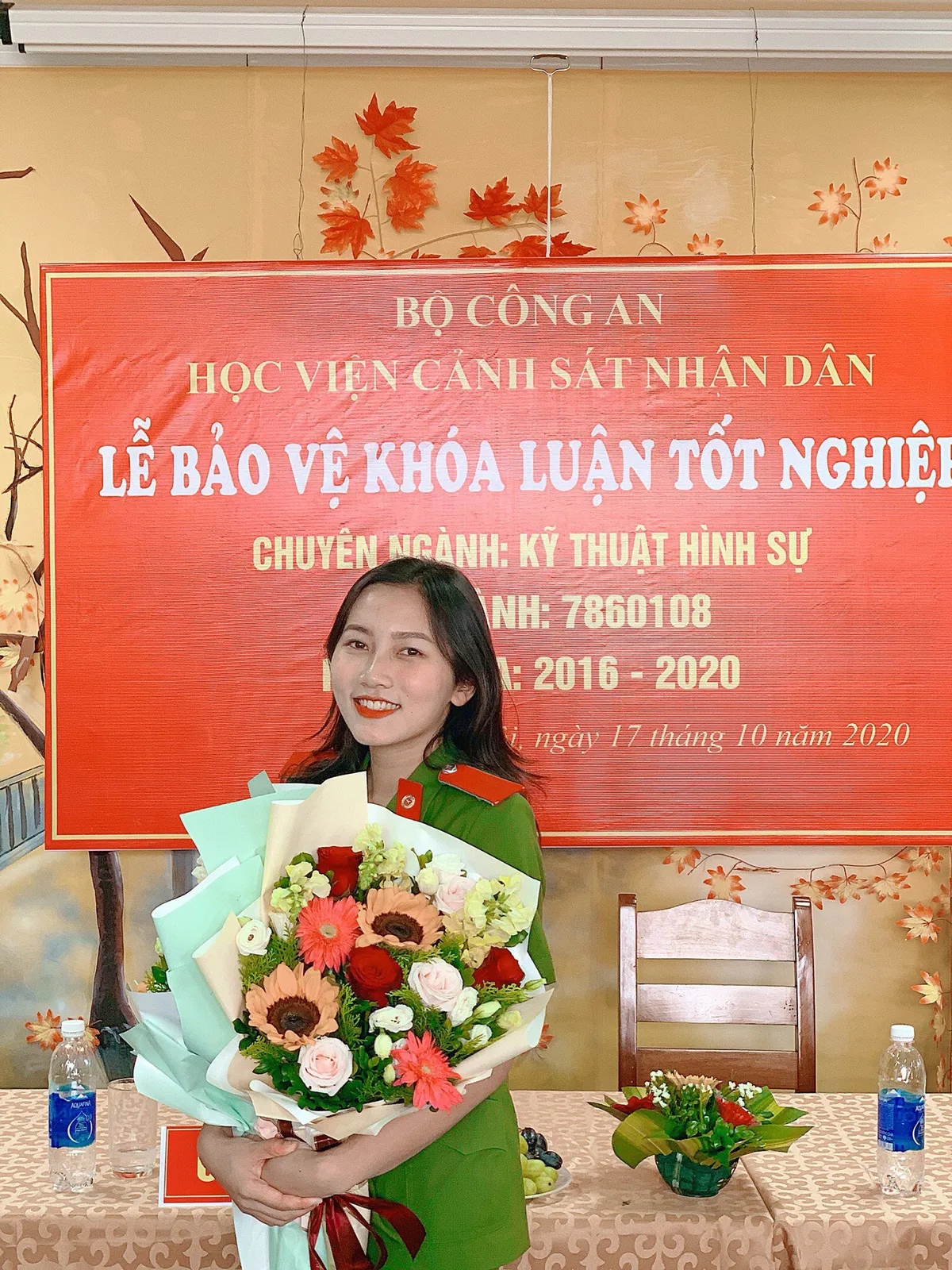 Nữ thủ khoa kép Học viện Cảnh sát nhân dân tốt nghiệp loại xuất sắc, được thăng hàm vượt cấp  - Ảnh 1.