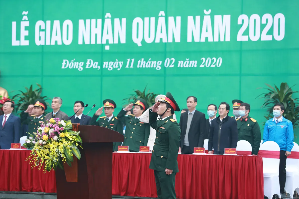 [Ảnh] Người hồ hởi, người bịn rịn ở ngày hội tòng quân Thủ đô 2020 - Ảnh 1.