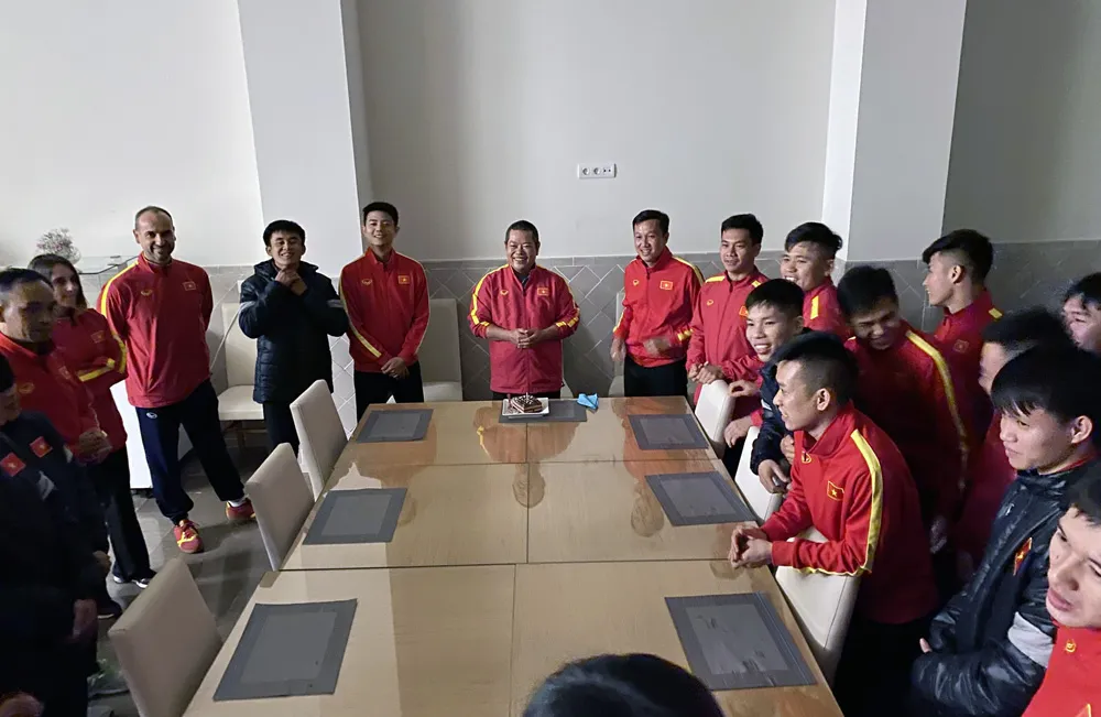 ĐT futsal Việt Nam tích cực chuẩn bị cho trận giao hữu thứ hai tại Tây Ban Nha - Ảnh 11. ĐT futsal Việt Nam tích cực chuẩn bị cho trận giao hữu thứ hai tại Tây Ban Nha - Ảnh 11.
