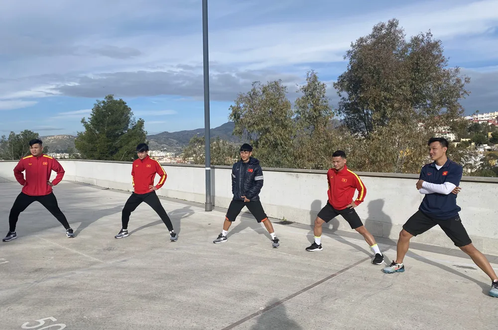 ĐT futsal Việt Nam tích cực chuẩn bị cho trận giao hữu thứ hai tại Tây Ban Nha - Ảnh 2. ĐT futsal Việt Nam tích cực chuẩn bị cho trận giao hữu thứ hai tại Tây Ban Nha - Ảnh 2.