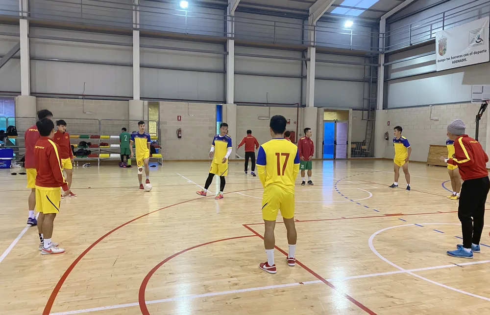 ĐT futsal Việt Nam tích cực chuẩn bị cho trận giao hữu thứ hai tại Tây Ban Nha - Ảnh 9. ĐT futsal Việt Nam tích cực chuẩn bị cho trận giao hữu thứ hai tại Tây Ban Nha - Ảnh 9.