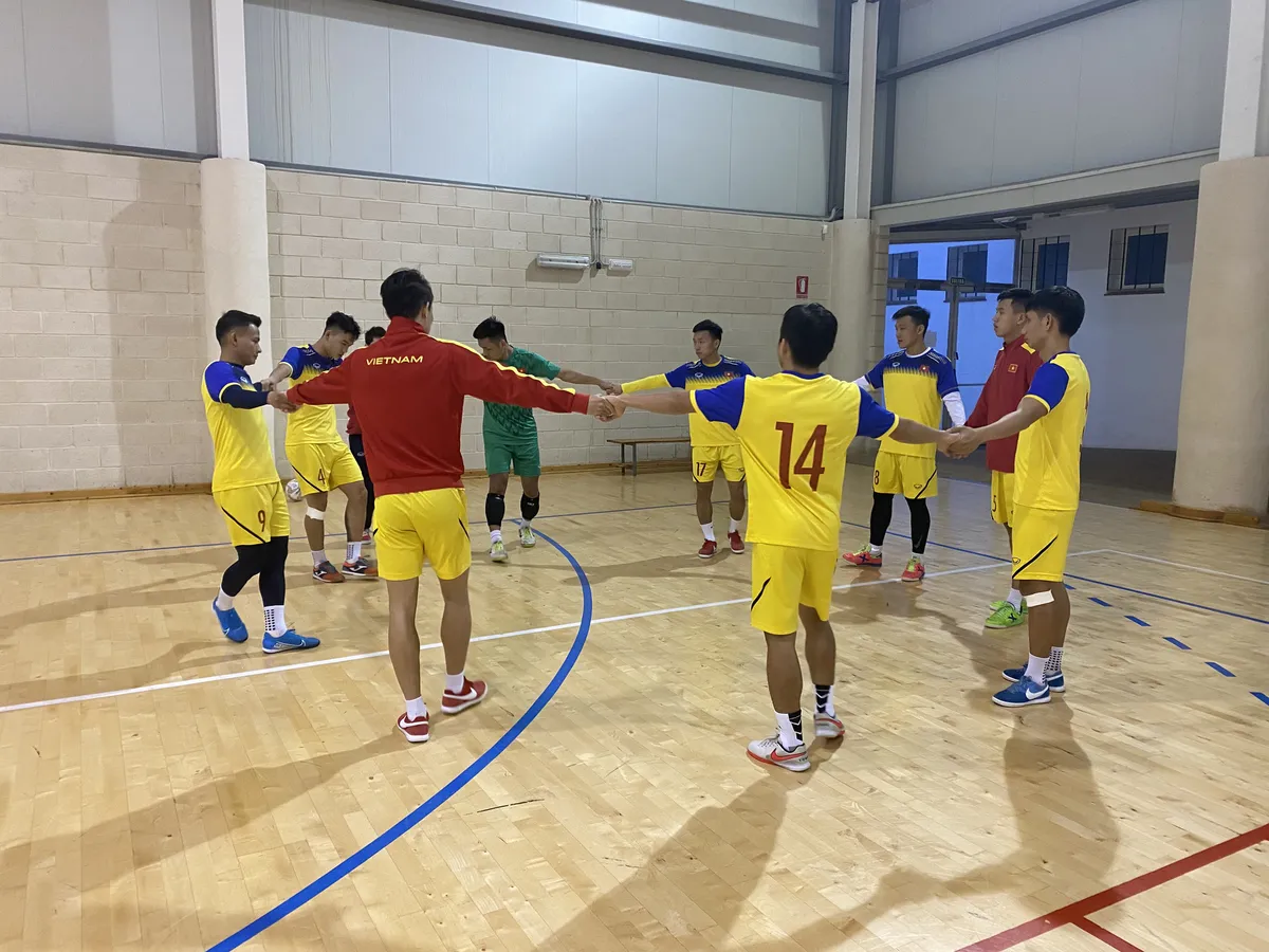 ĐT futsal Việt Nam tích cực chuẩn bị cho trận giao hữu thứ hai tại Tây Ban Nha - Ảnh 6. ĐT futsal Việt Nam tích cực chuẩn bị cho trận giao hữu thứ hai tại Tây Ban Nha - Ảnh 6.