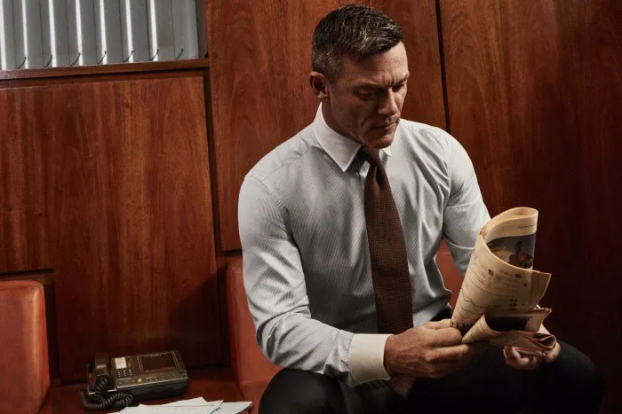 Luke Evans lịch l&atilde;m tr&ecirc;n GQ - Ảnh 7.