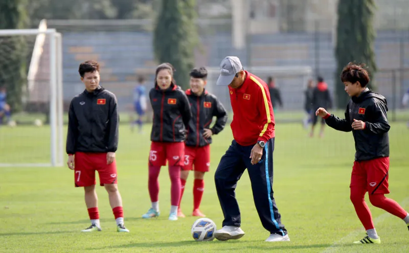 CHÍNH THỨC: Trung vệ Chương Thị Kiều không thể cùng ĐT nữ Việt Nam dự vòng play-off Olympic 2020 - Ảnh 1. CHÍNH THỨC: Trung vệ Chương Thị Kiều không thể cùng ĐT nữ Việt Nam dự vòng play-off Olympic 2020 - Ảnh 1.