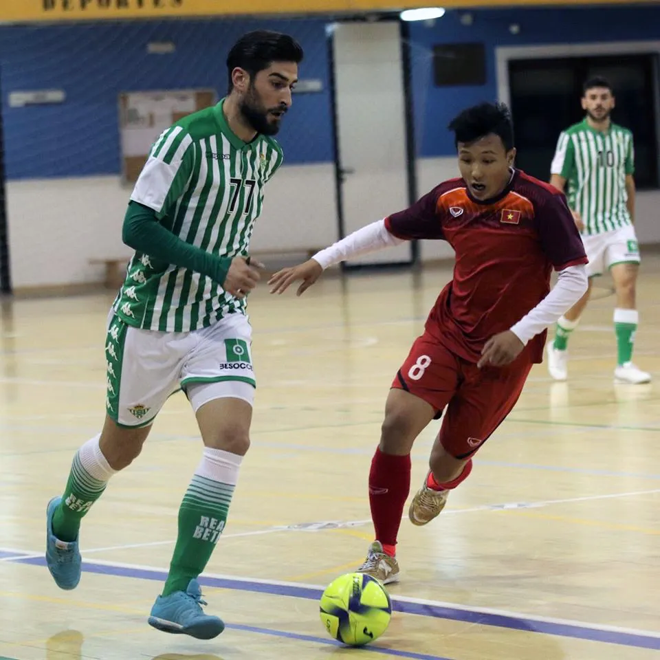 Dứt điểm kém hiệu quả, ĐT futsal Việt Nam thua Real Betis trong trận giao hữu cuối tại Tây Ban Nha - Ảnh 3. Dứt điểm kém hiệu quả, ĐT futsal Việt Nam thua Real Betis trong trận giao hữu cuối tại Tây Ban Nha - Ảnh 3.