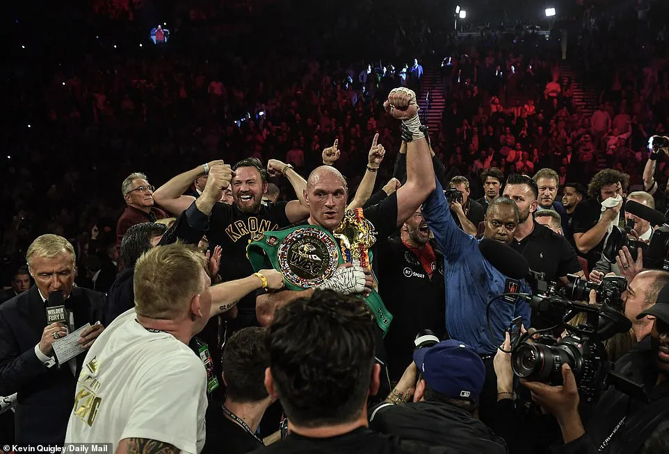 Hạ knock-out Deontay Wilder, Tyson Fury giành đai WBC hạng nặng thế giới - Ảnh 2. Hạ knock-out Deontay Wilder, Tyson Fury giành đai WBC hạng nặng thế giới - Ảnh 2.