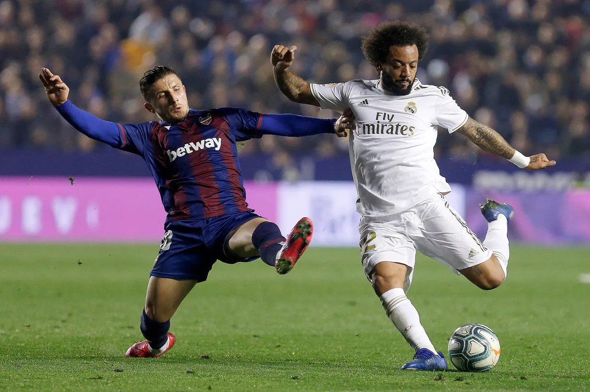 Levante 1-0 Real Madrid: Thất bại bất ngờ, mất ngôi đầu bảng - Ảnh 1.