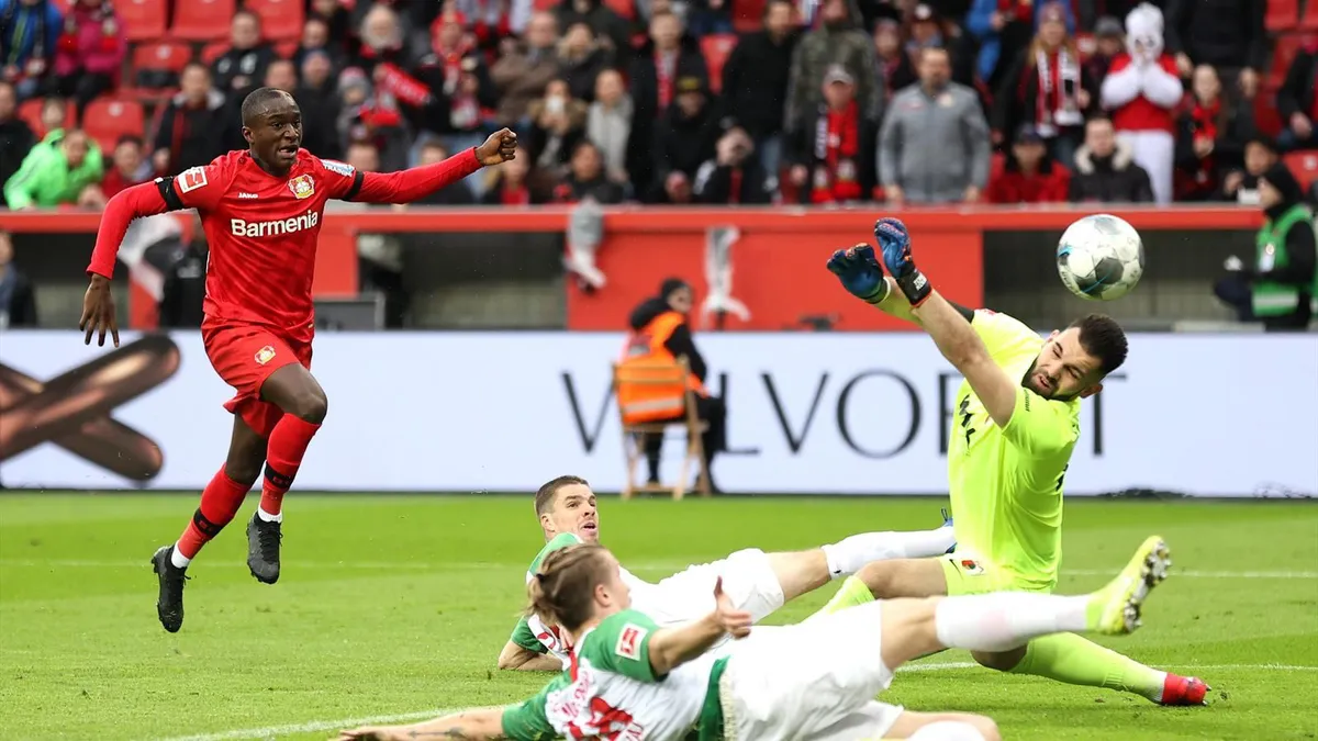 Bayer Leverkusen 2-0 Ausburg: Nối dài mạch thắng - Ảnh 1.