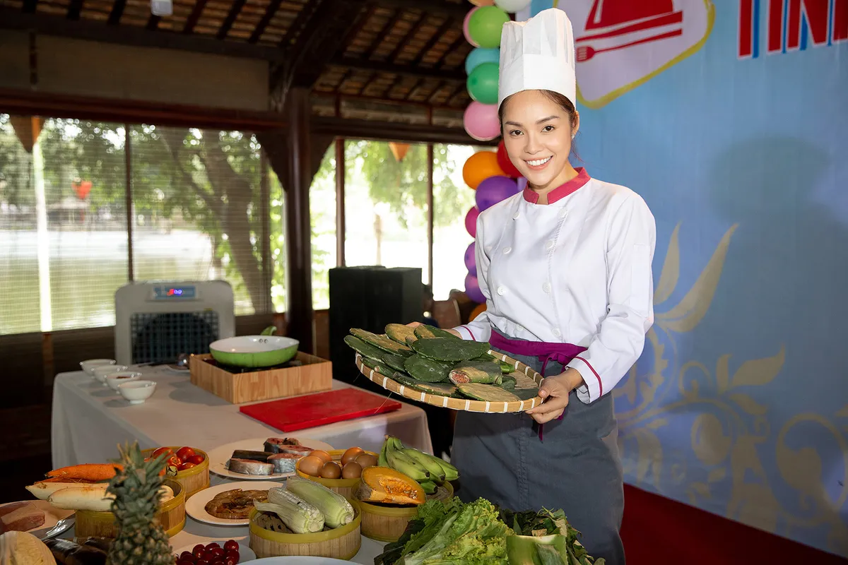 Là kẻ thù trên phim, Bình An - Dương Cẩm Lynh lại vô cùng thân thiết ở hậu trường - Ảnh 11.