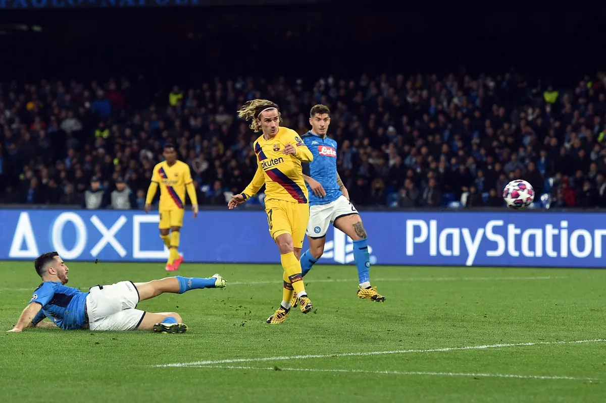 Napoli 1-1 Barcelona: Trận hòa chật vật của Barcelona (Lượt đi vòng 1/8 Champions League 2019-2020) - Ảnh 3. Napoli 1-1 Barcelona: Trận hòa chật vật của Barcelona (Lượt đi vòng 1/8 Champions League 2019-2020) - Ảnh 3.
