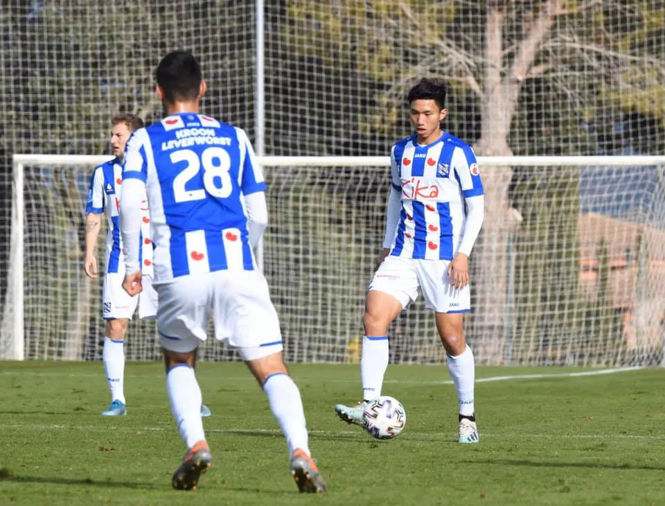 SC Heerenveen tính mua thêm tân binh ở vị trí của Văn Hậu - Ảnh 1. SC Heerenveen tính mua thêm tân binh ở vị trí của Văn Hậu - Ảnh 1.