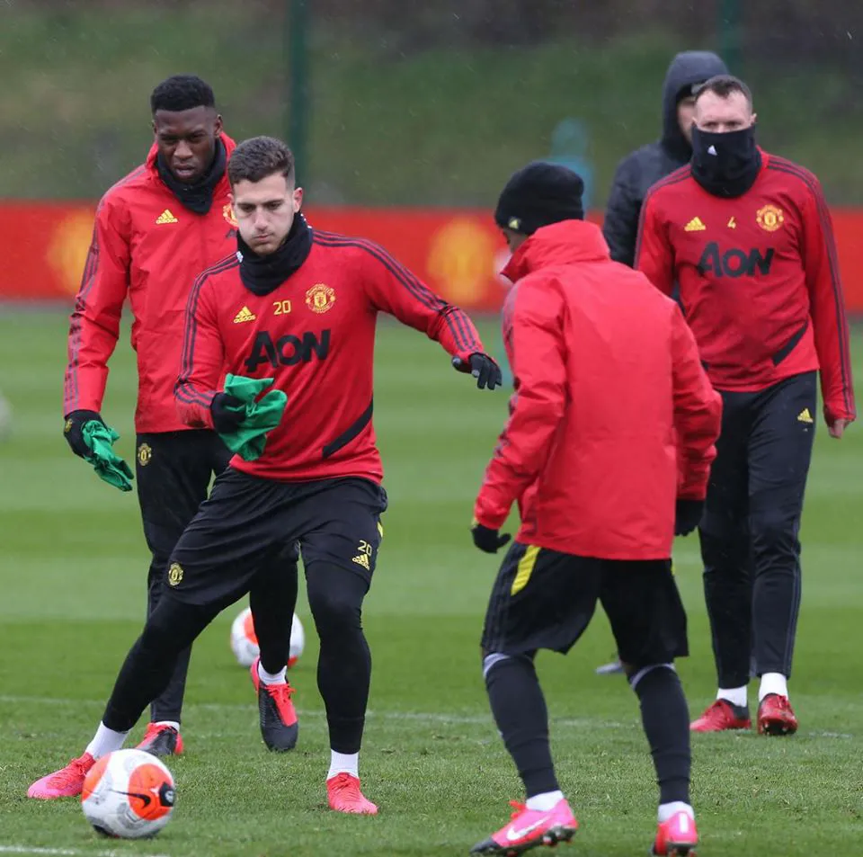 Sir Alex dự khán, dàn sao Man Utd sôi nổi tập luyện - Ảnh 1. Sir Alex dự khán, dàn sao Man Utd sôi nổi tập luyện - Ảnh 1.