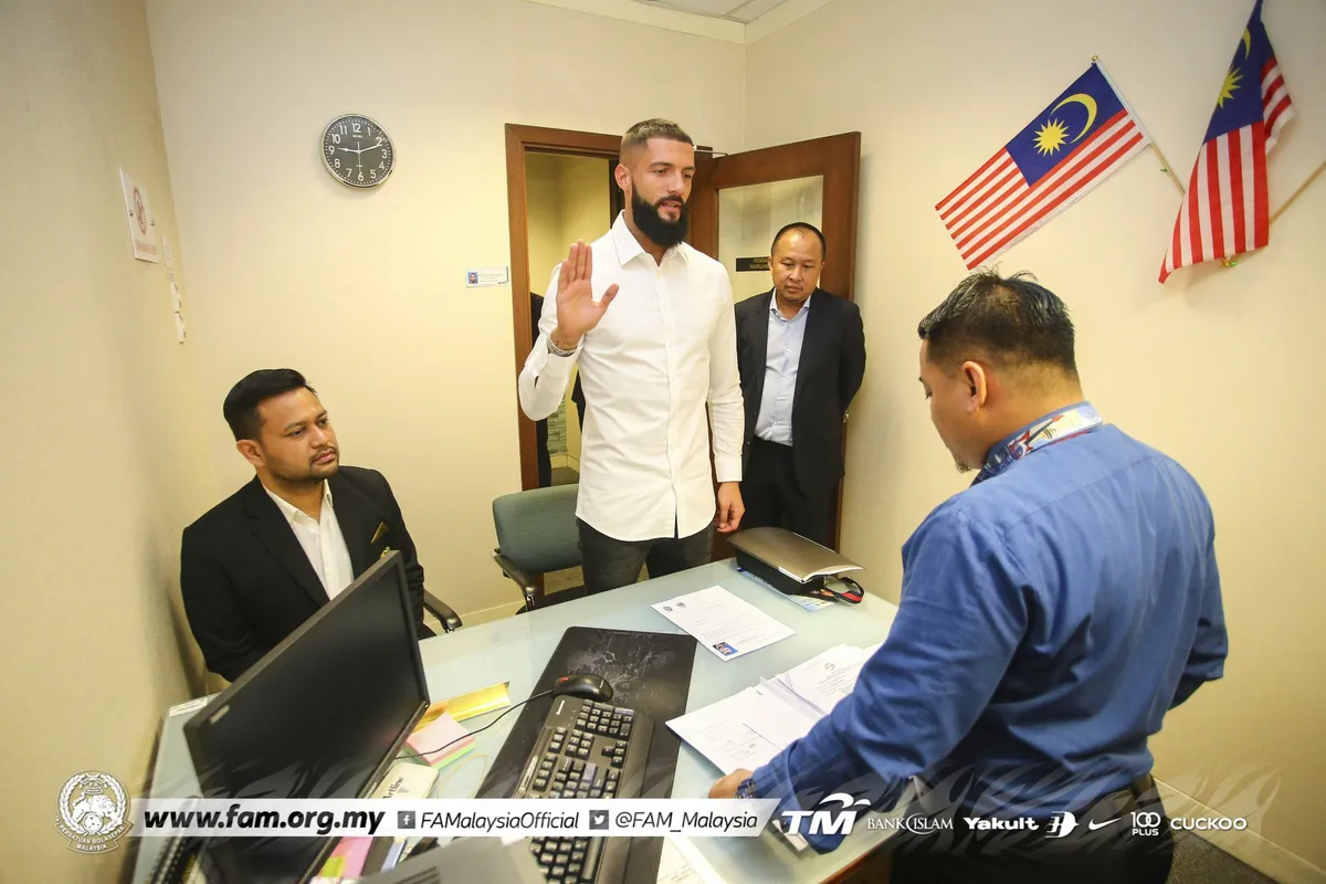 Sau Sumareh, Malaysia tức tốc nhập tịch sao ngoại đấu ĐT Việt Nam - Ảnh 2. Sau Sumareh, Malaysia tức tốc nhập tịch sao ngoại đấu ĐT Việt Nam - Ảnh 2.