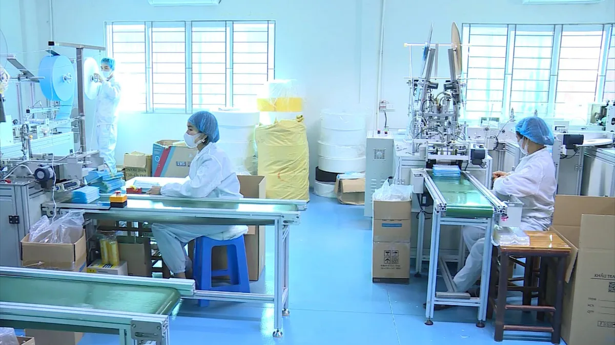 Đà Nẵng xem xét đặt may thêm khẩu trang phòng dịch - Ảnh 2. Đà Nẵng xem xét đặt may thêm khẩu trang phòng dịch - Ảnh 2.