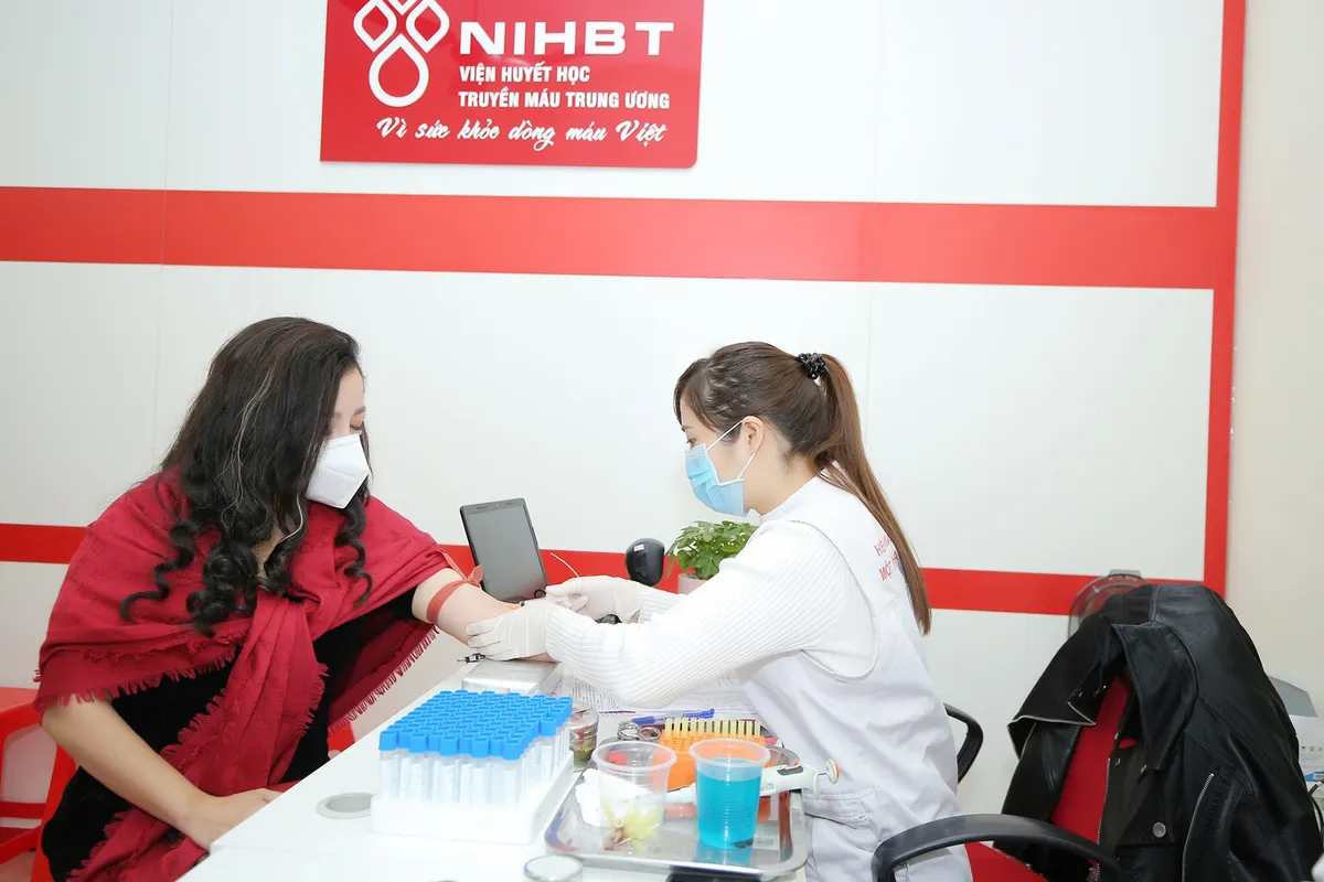 NSƯT Tố Nga đi hiến máu tình nguyện giữa dịch virus Corona - Ảnh 3.