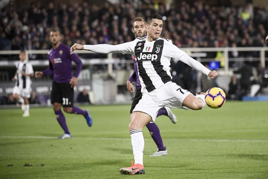 Ronaldo và đội hình ngôi sao... trên 35 tuổi - Ảnh 11. Ronaldo và đội hình ngôi sao... trên 35 tuổi - Ảnh 11.