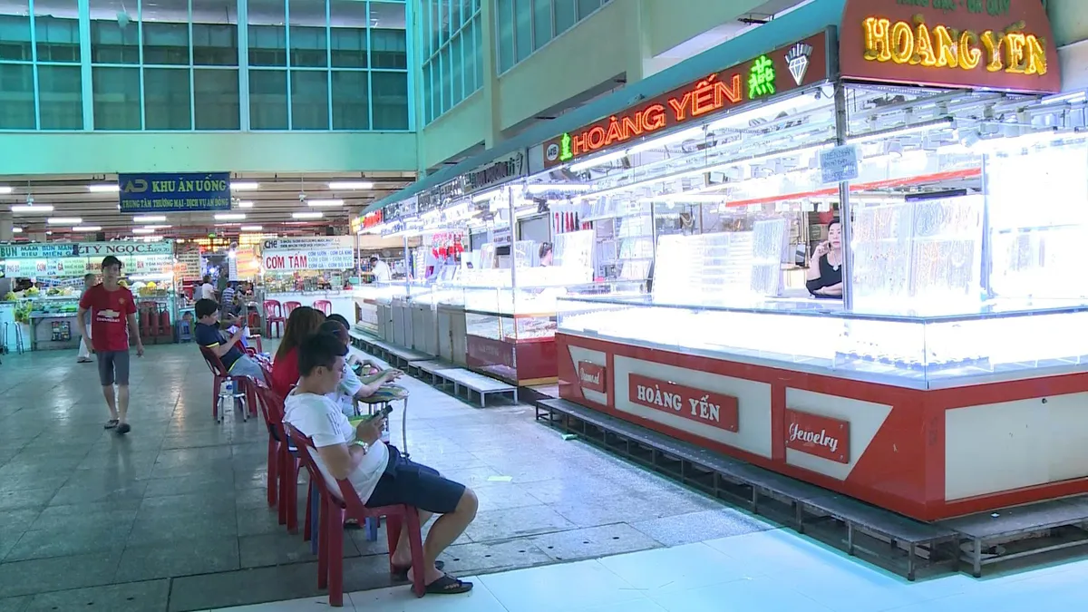 Tiểu thương xin giảm thuế để vượt qua khó khăn - Ảnh 2.