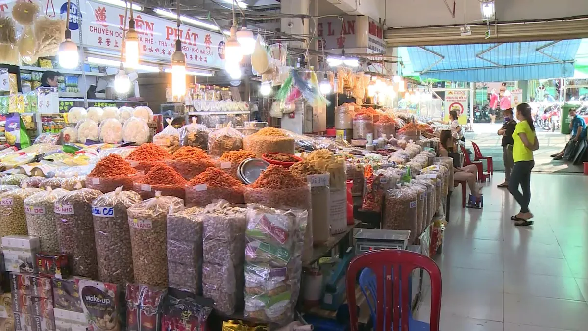 Tiểu thương xin giảm thuế để vượt qua khó khăn - Ảnh 1.