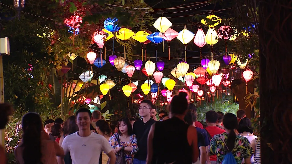 Hội An tạm dừng bán vé tham quan khu phố cổ và phố đi bộ - Ảnh 1. Hội An tạm dừng bán vé tham quan khu phố cổ và phố đi bộ - Ảnh 1.
