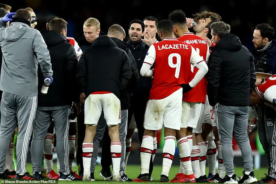 HLV Mikel Arteta dính Covid-19, toàn đội Arsenal bị cách ly - Ảnh 3. HLV Mikel Arteta dính Covid-19, toàn đội Arsenal bị cách ly - Ảnh 3.