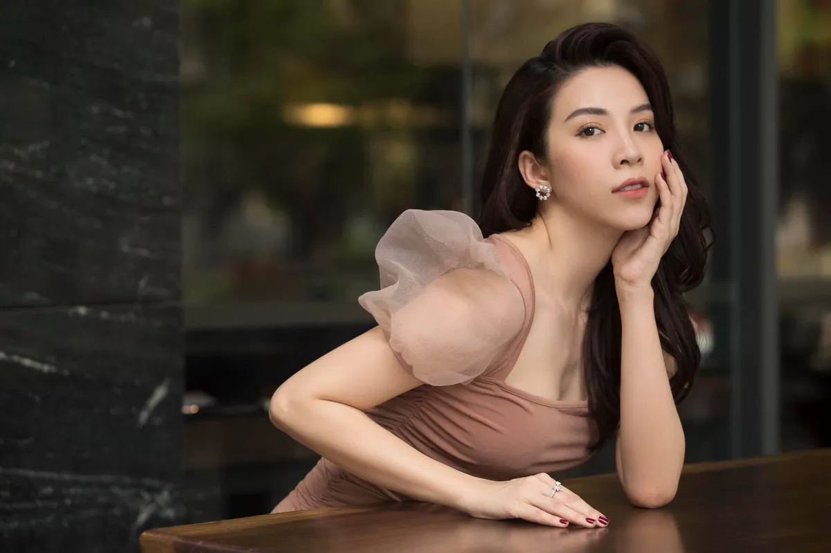 Rũ bỏ h&igrave;nh tượng n&oacute;ng bỏng, sexy, diễn vi&ecirc;n Ng&ocirc; Phương Anh nữ t&iacute;nh, ngọt ng&agrave;o trong bộ ảnh mới - Ảnh 2.